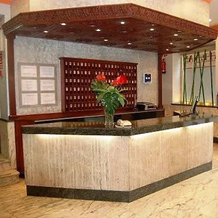 Atenas 2* غرناطة